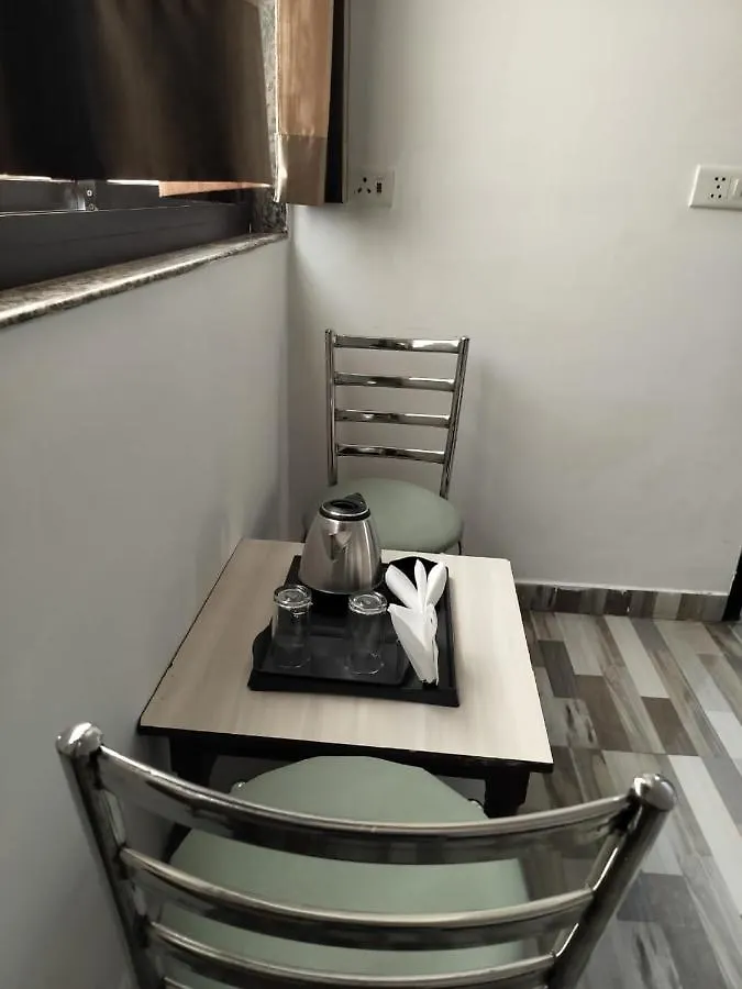 Hotel Clink New Delhi Airport Bed & Breakfast