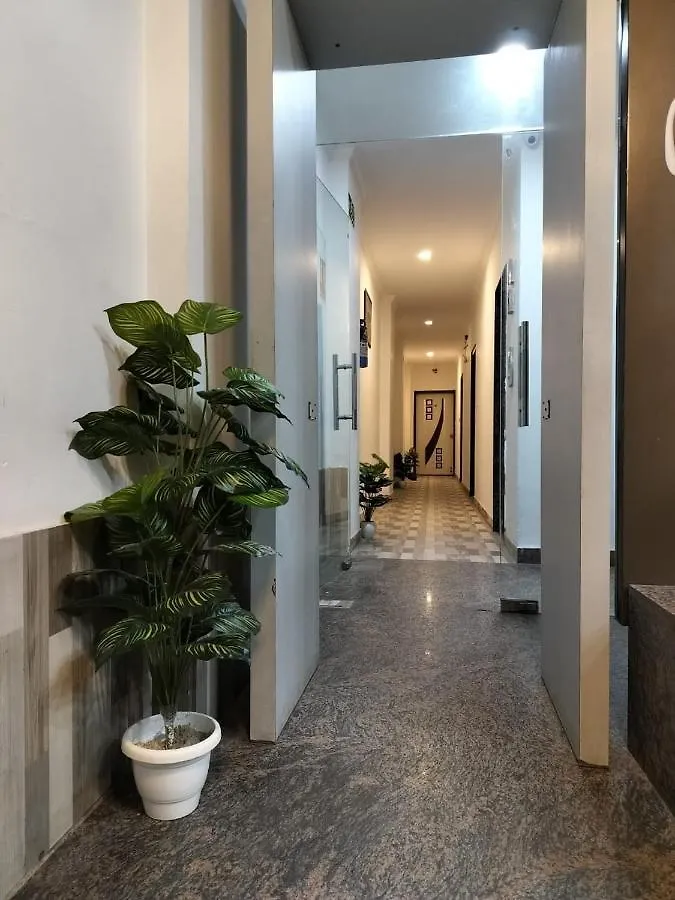 Hotel Clink New Delhi Airport Bed & Breakfast
