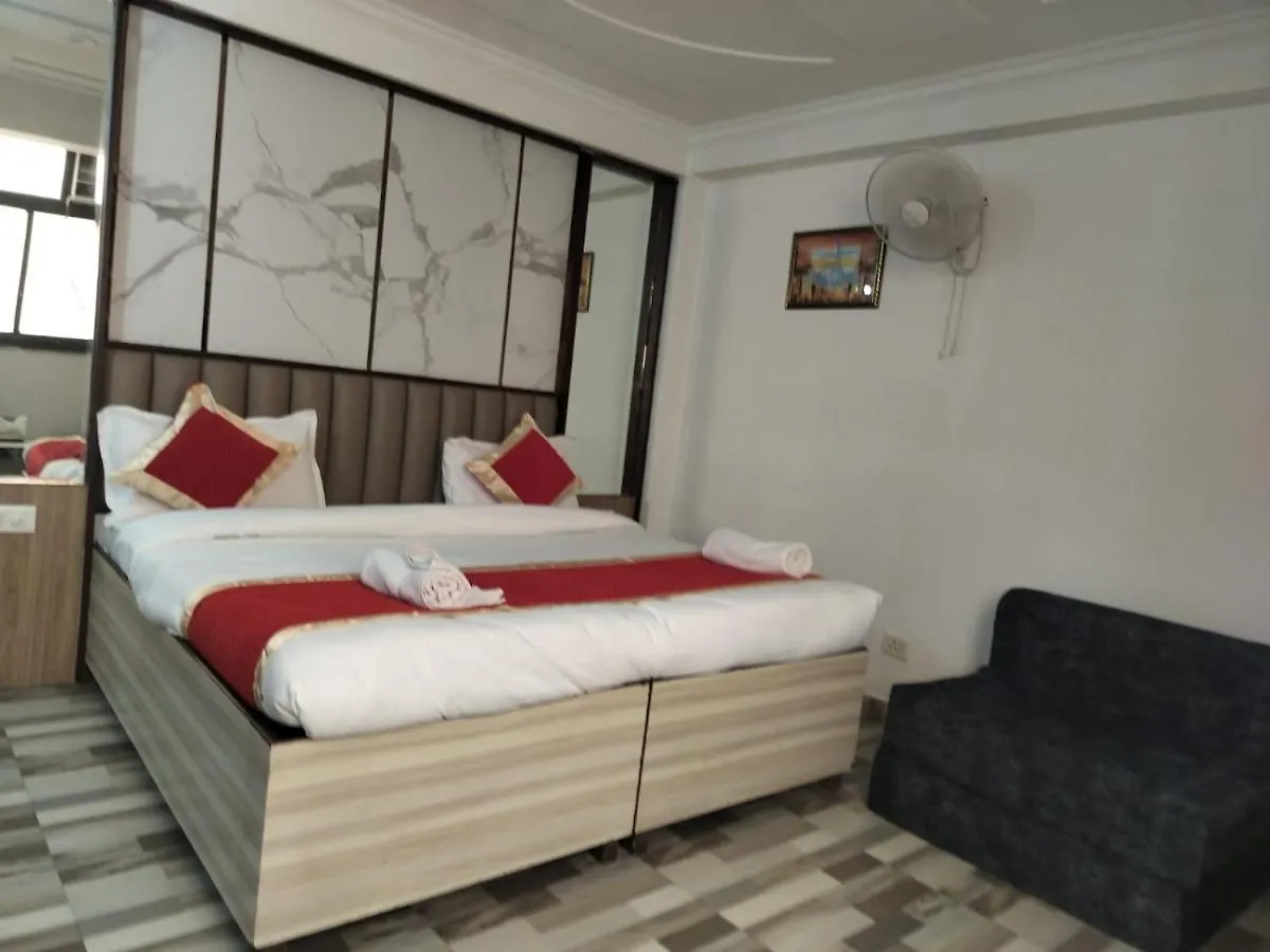 Hotel Clink New Delhi Airport Bed & Breakfast