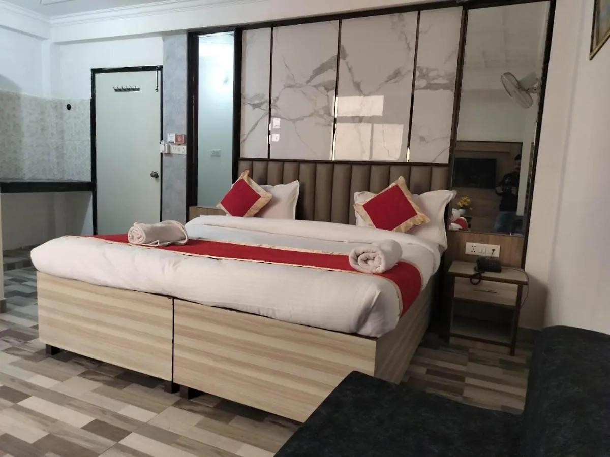 Hotel Clink New Delhi Airport Bed & Breakfast