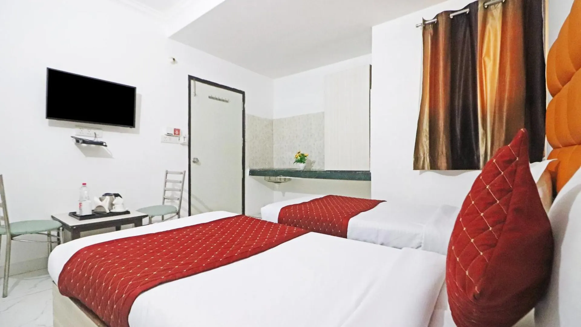 Hotel Clink New Delhi Airport 3*,  India