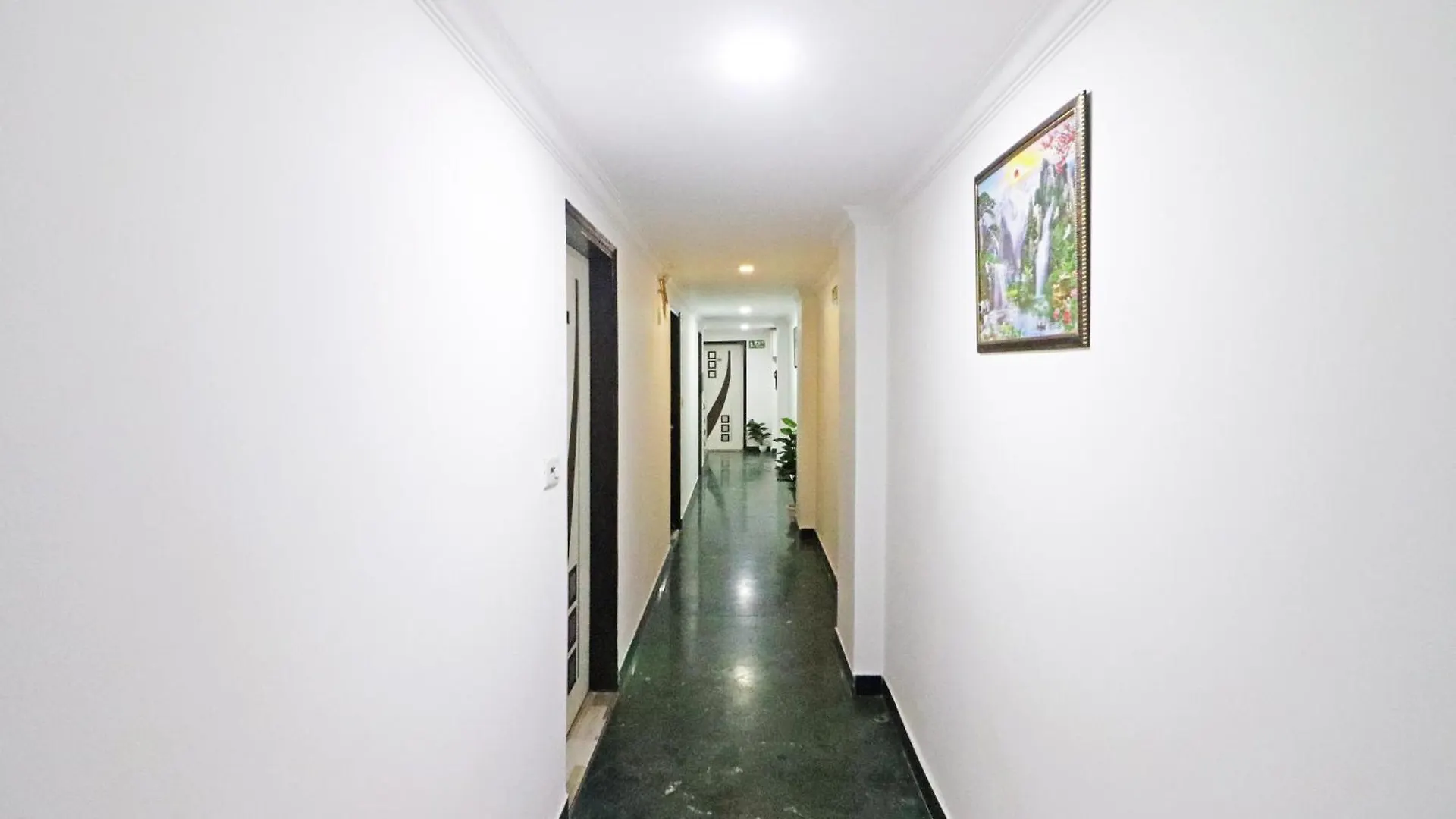 Hotel Clink New Delhi Airport Bed & Breakfast