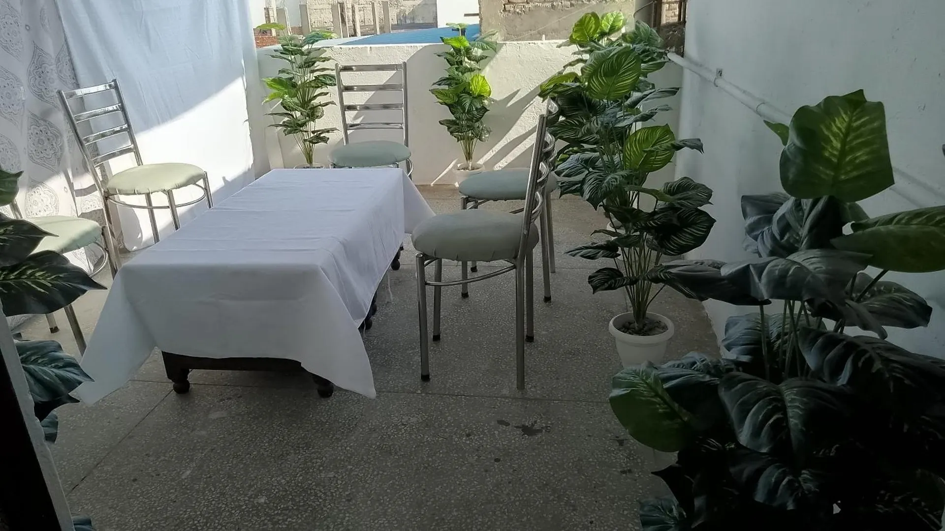 Hotel Clink New Delhi Airport Bed & Breakfast