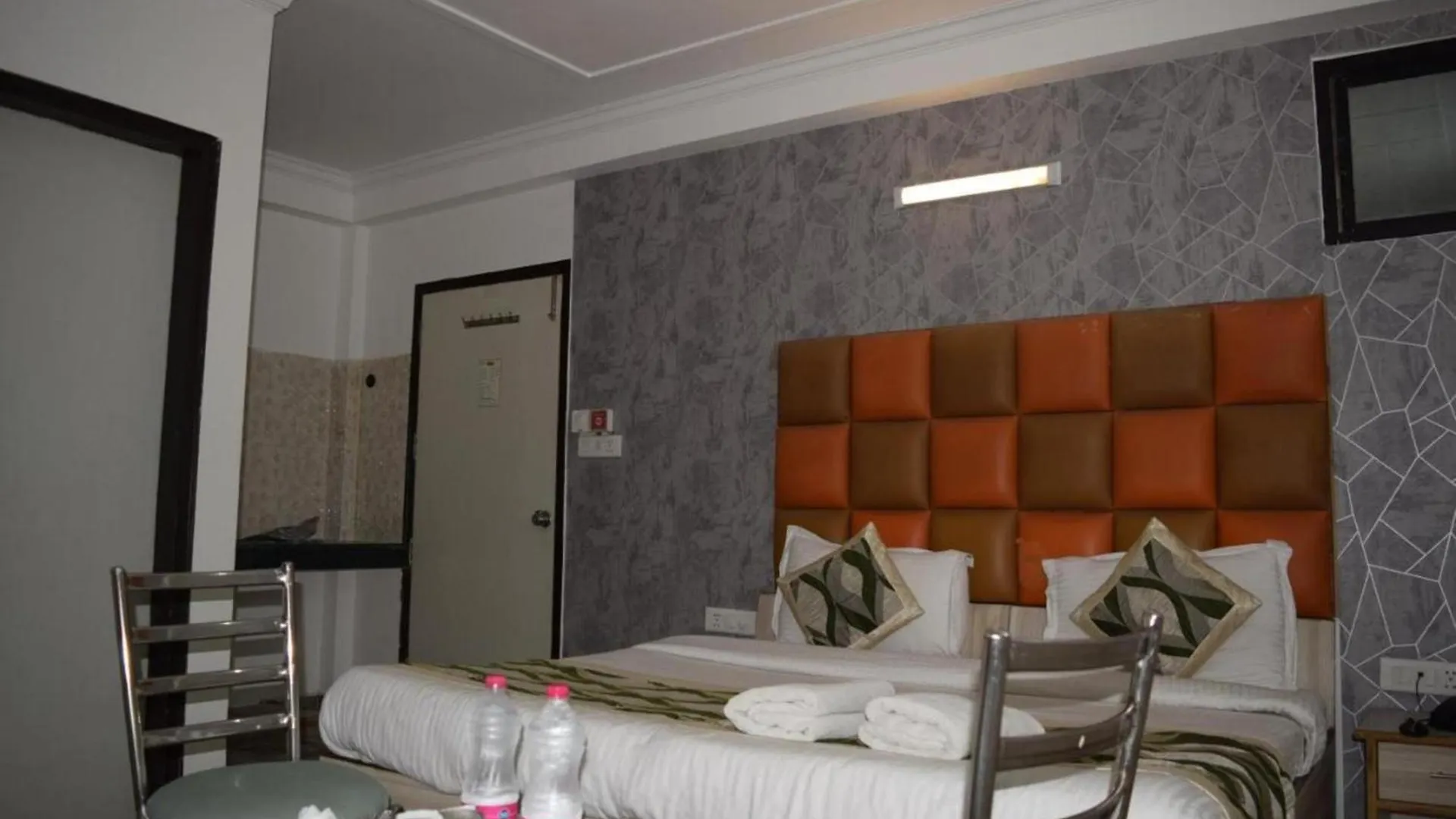 Hotel Clink New Delhi Airport Bed & Breakfast