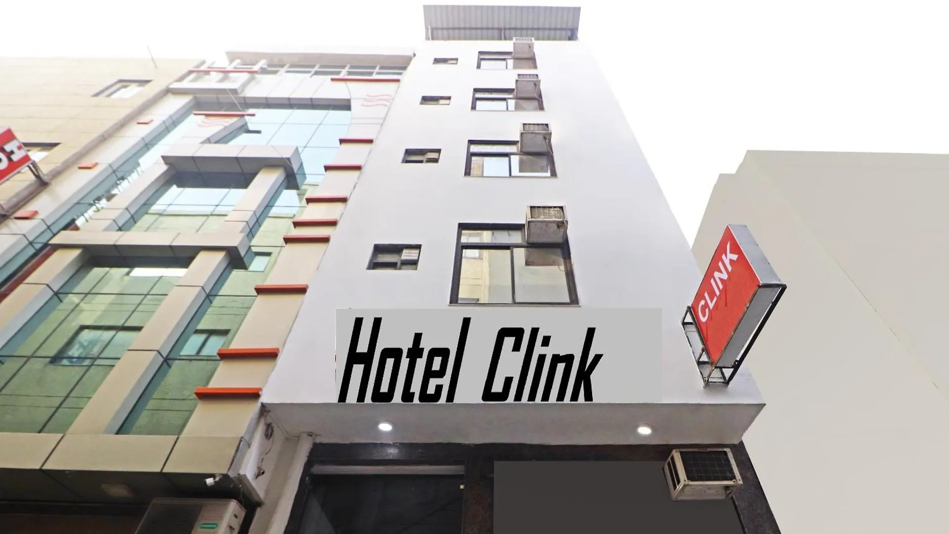 Hotel Clink New Delhi Airport 3*,