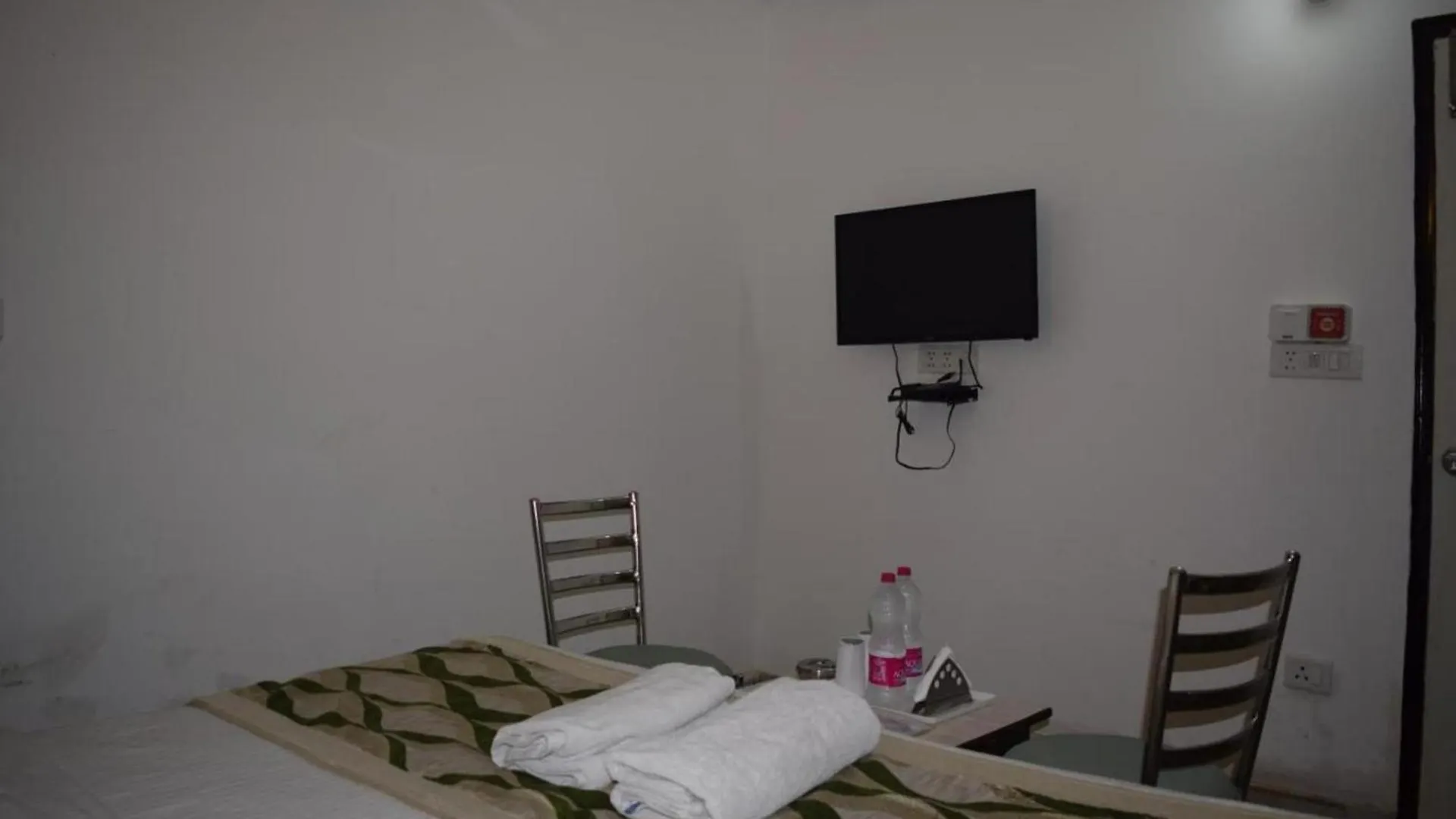 Hotel Clink New Delhi Airport Bed & Breakfast